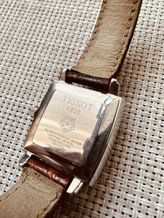 Часовник Tissot оригинален с кутия и документи