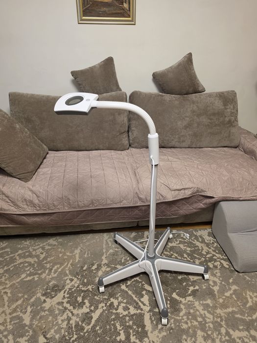 lupa cu iluminare led 3 trepte + suport