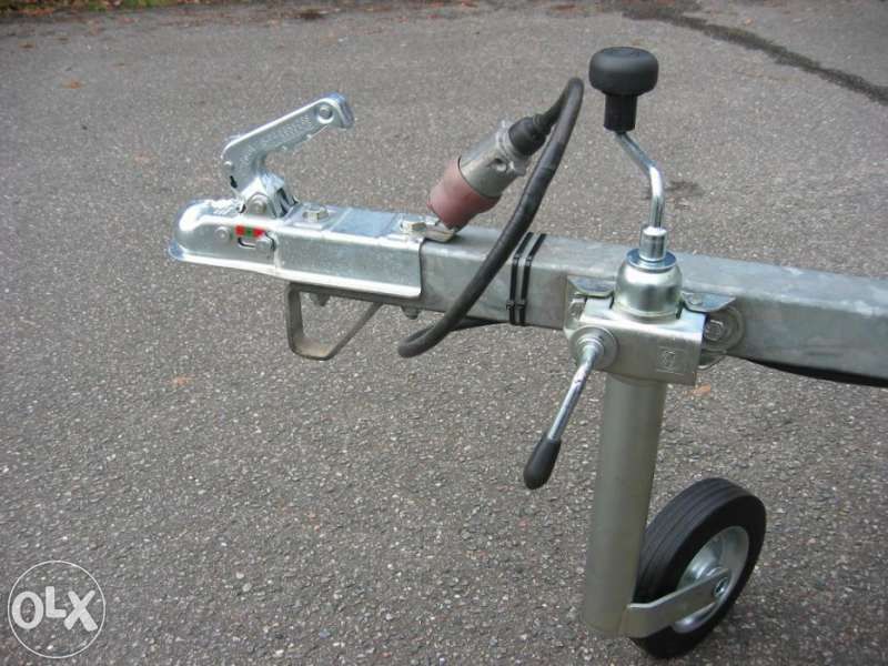 Скоба за опорно колело на туристическо ремарке