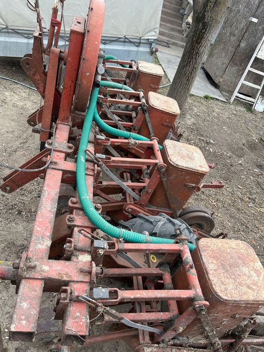 Vând disc pe roți 24 talere și semănătoare porumb carraro pe vid.