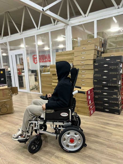 Инвалидная коляска с электроприводом