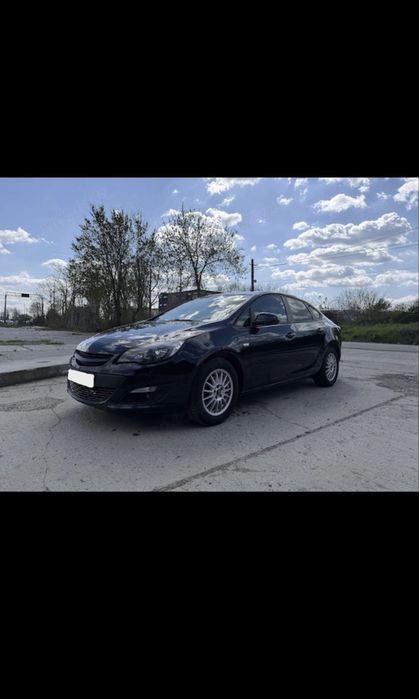 Opel Astra J Sedan