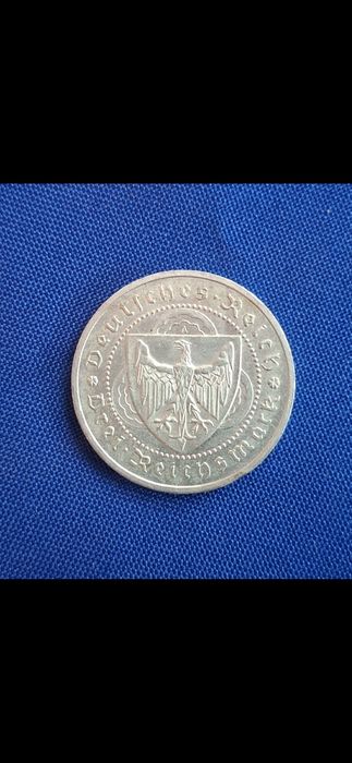 Серебряная монета .