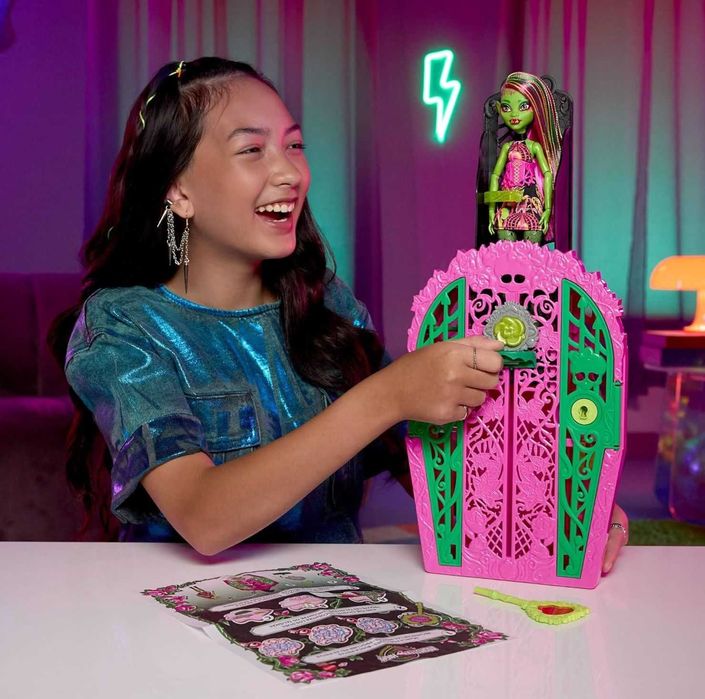 Кукла Monster High Garden Mysteries Venus с 19 изненади