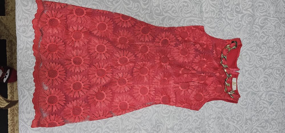 Платья в отличном состояний