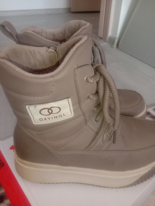 Продам детские ботинки