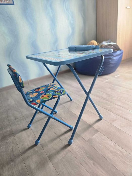 Срочно стол детский в отличном состоянии.