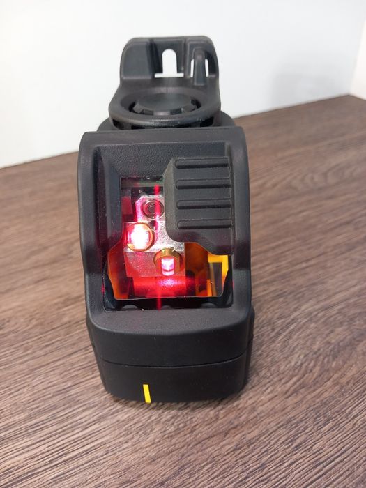 Vând laser Dewalt DW088