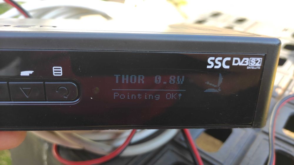 Antena pentru satelit automata