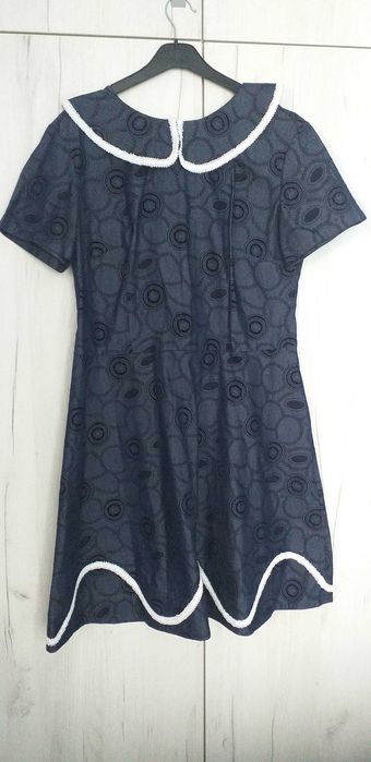 Дамски рокли и жилетки. Всяка на цена от  30 до 80лв.