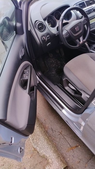 Vând sau schimb Seat altea xl cu Logan după 2013