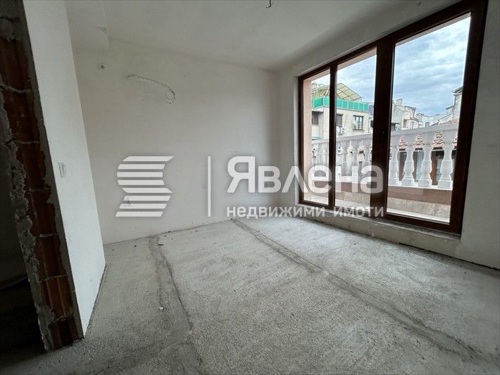 Продава се Тристаен апартамент в Бургас, Възраждане - 208 кв.м за 794 €/кв.м - Снимка #3