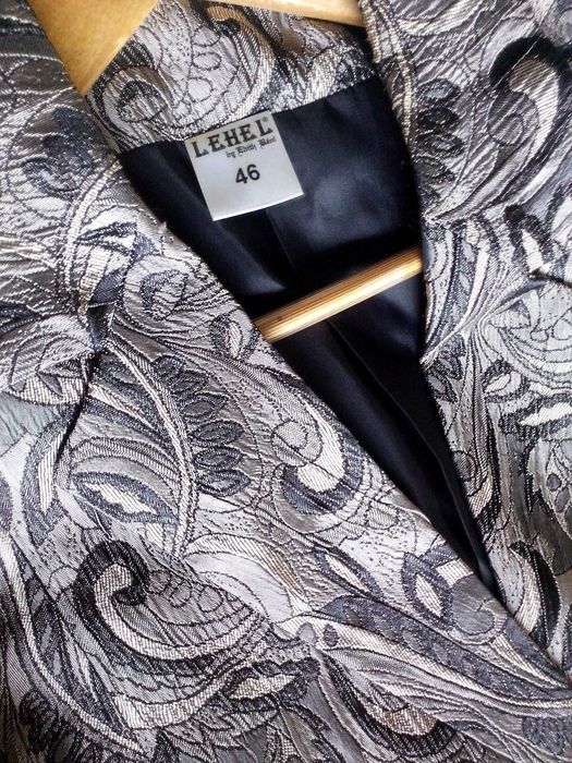 taior,sacou 46/48,elegant,gri satinat,pentru ocazii deosebite