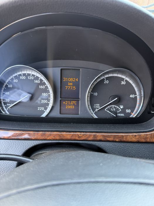 MERCEDES-BENZ V-Class 2011 — imagine 4