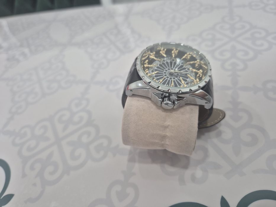 Продаются часы, новые в коробке!