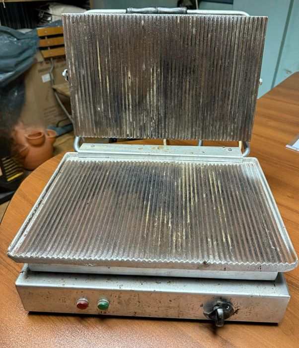 Тостер преса за бърза закуска