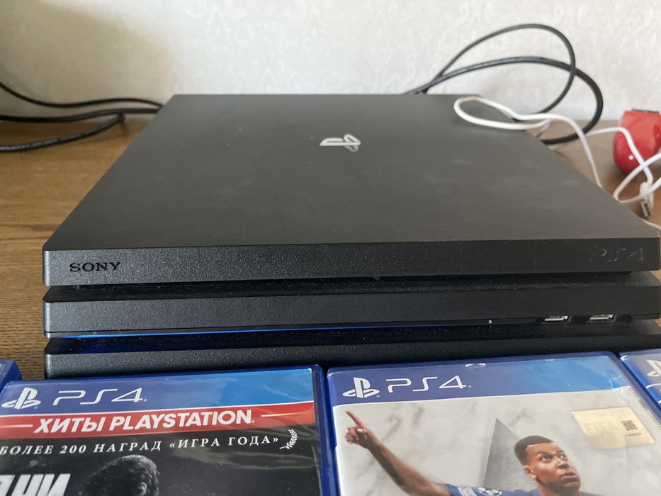 PS4 Pro 1 ТБ + 7 игр , в отличном Состоянии
