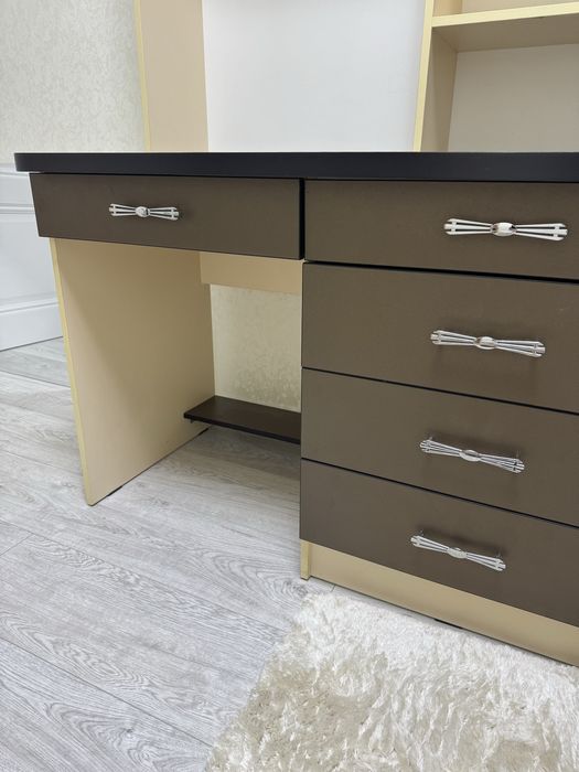 Письменный стол