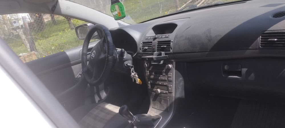 toyota avensis 1.8 бензин  цяла или на части