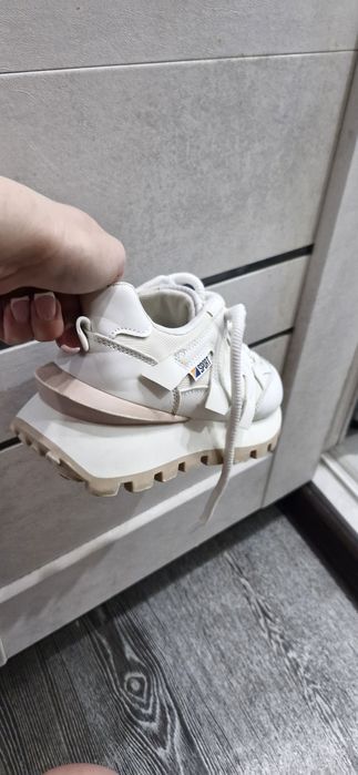 Продам кроссовки 4000 за пару