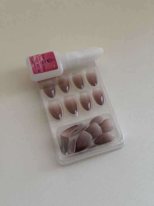 Накоадные ногти