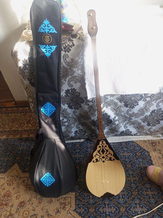 Домбыра новая+ чехол 9990 торг!