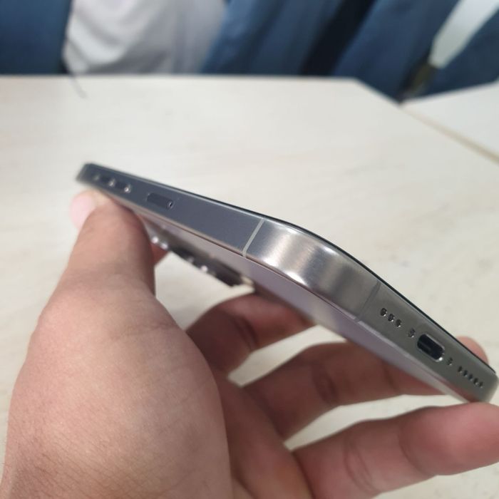 Iphone 15 pro natural titanium