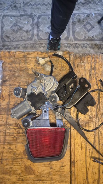 Трети Стоп,Брава Багажник,Механизъм задна чистачка на Тойота АвенсиТ25