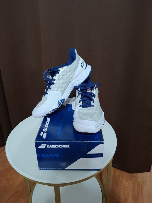 Adidasi de tenis Babolat.
