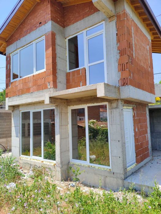 Двуетажна къща с акт 15