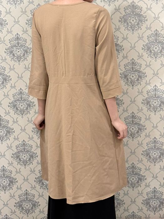 Платье бежевого оттенка