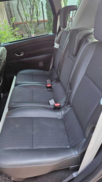 Renault Scenic, an 2011, 1900 diesel.