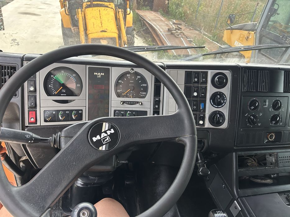 De vanzare bascula MAN 8X4