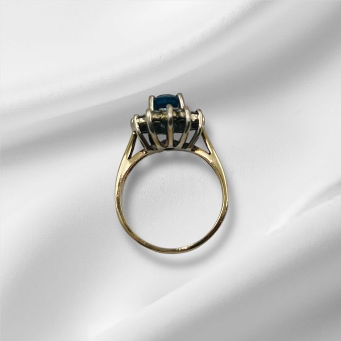Златен пръстен с диаманти и сапфир 14к