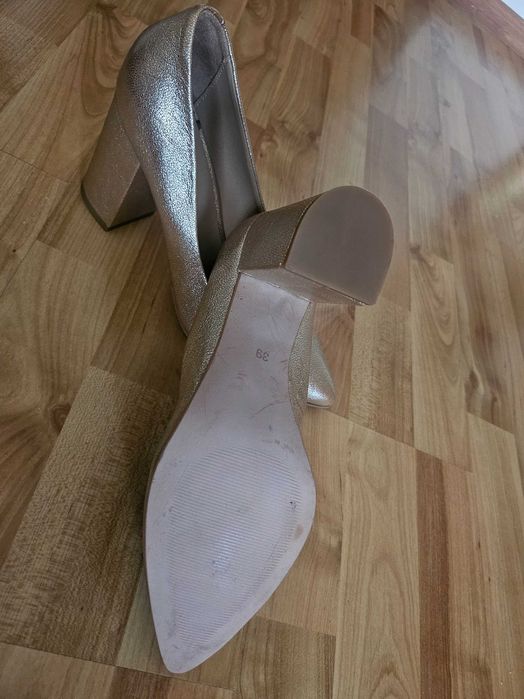 Pantofi eleganți din piele
