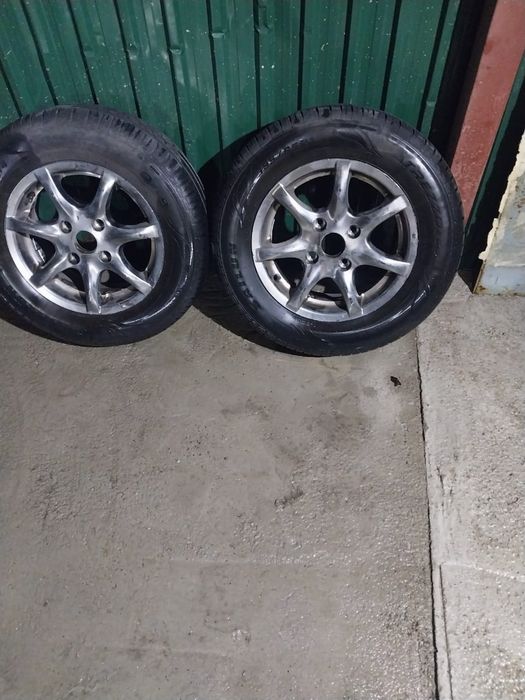 Продам диски с резиной комплект.