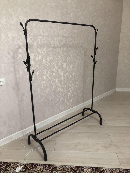 Вешалька новая.