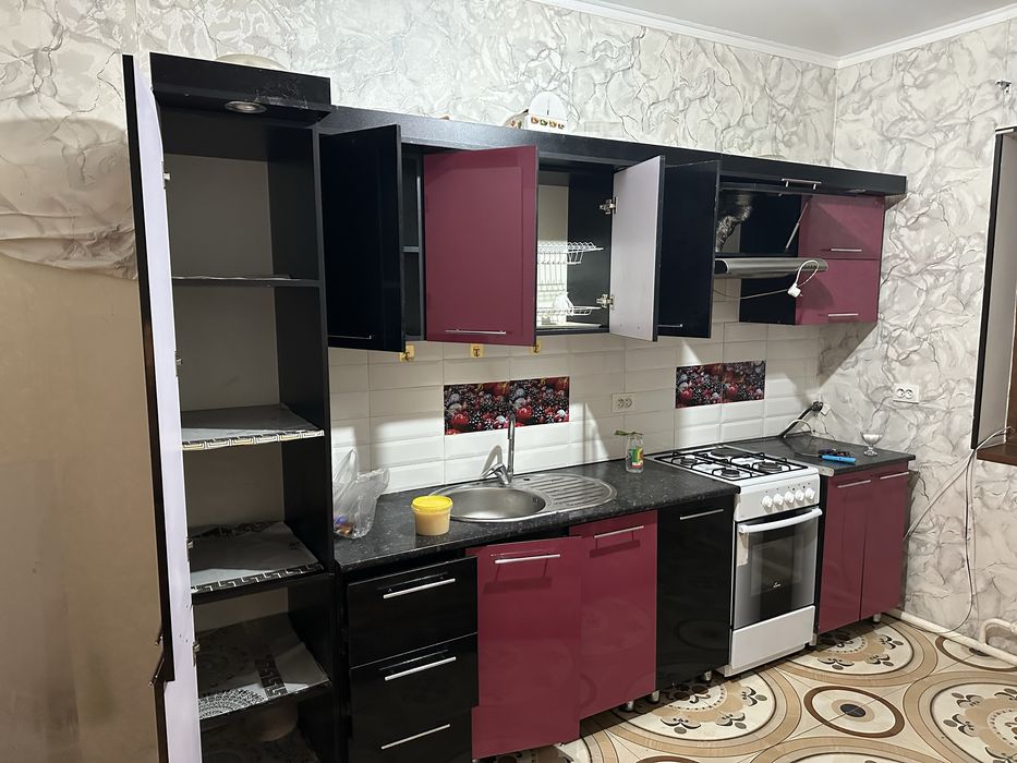Кухный гарнитура +духовка