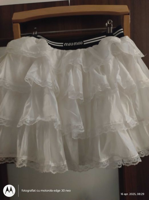 Fusta a'la Carrie Bradshaw, mini, alba