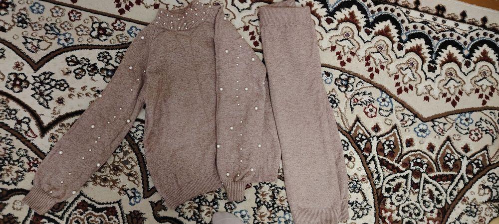 Продается двойка костюмы