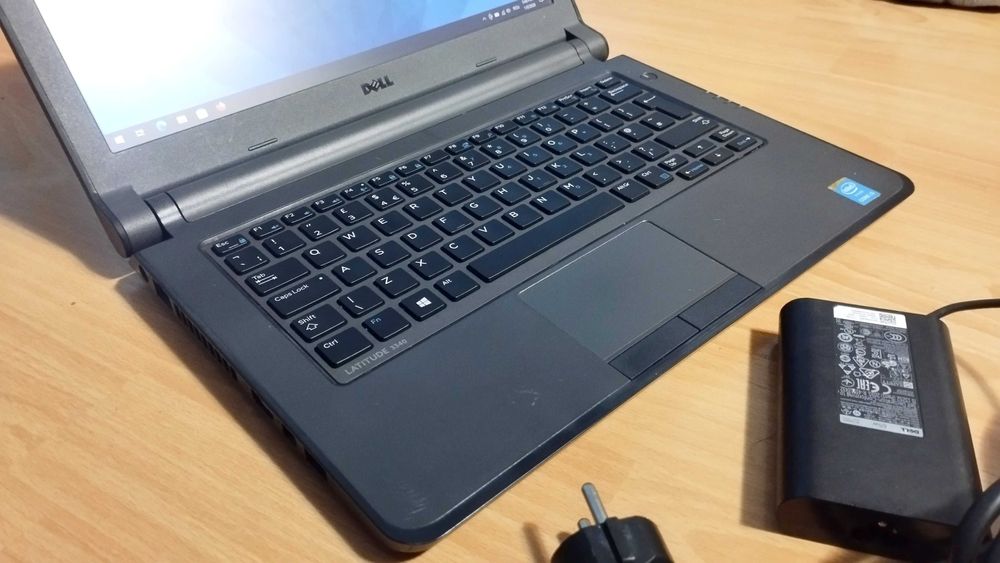 Dell Latitude, 13,3 inch, Core I3, 8GB RAM, SSD 240GB, baterie 2-3 ore