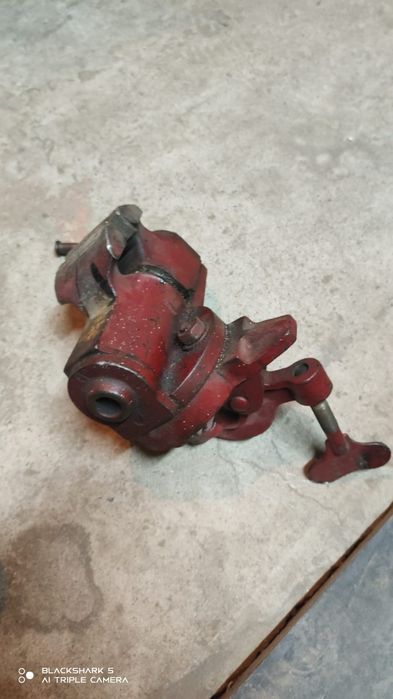 Тиски          .