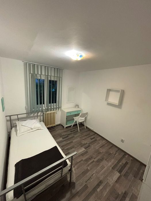 Închiriez 2 camere intr-un apartament cu 3