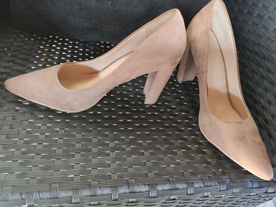 Pantofi nude marimea 39