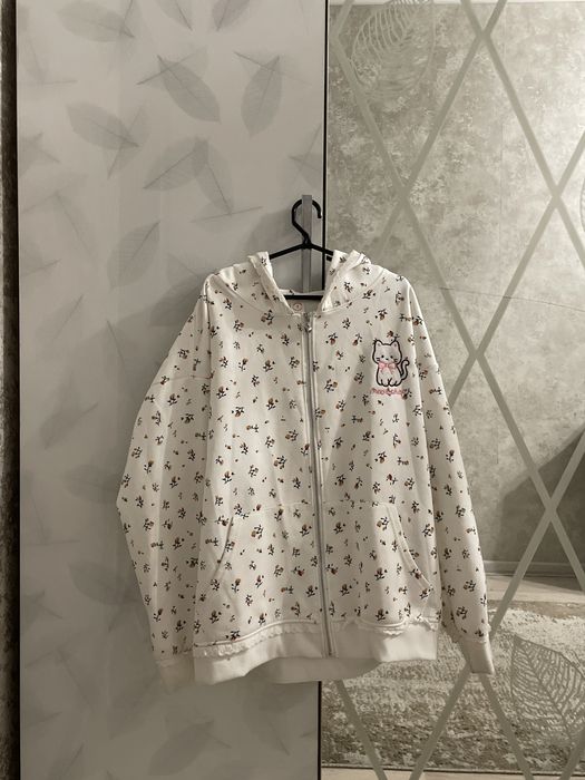 Кофта белая с кружевом