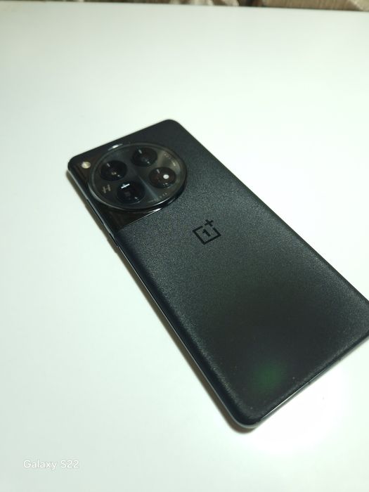 OnePlus 12 256/12+4 gb