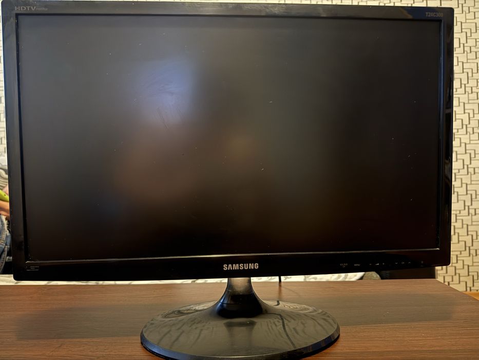 Samsung LT24C300 24” LED монитор/телевизор – Full HD