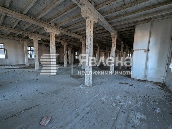 Продава се Промишлена сграда в Кюстендил, Център - 3250 кв.м за 33 €/кв.м - Снимка #3