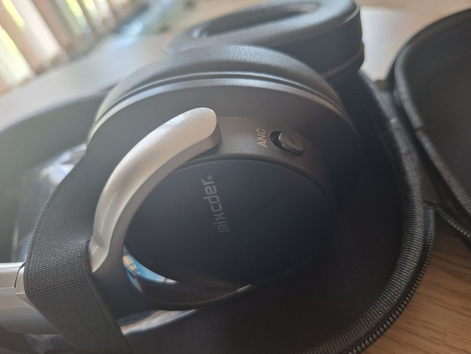 Безжични слушалки / Active noise canceling