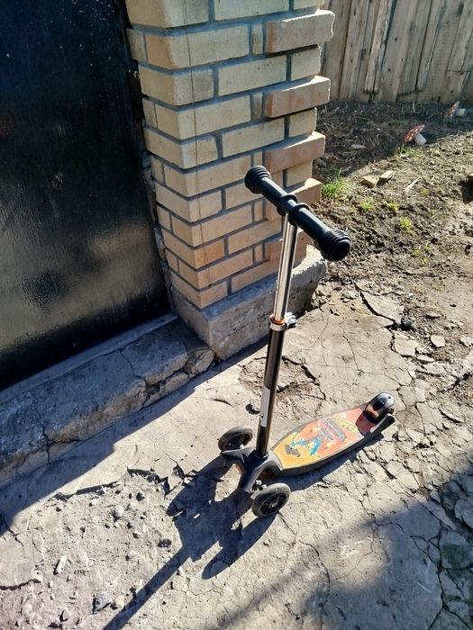 Продам самокат 6-9 лет